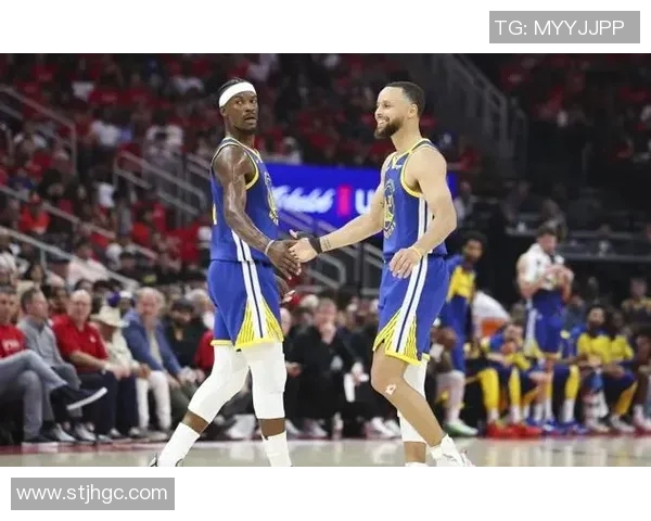 2015年西部决赛首战勇士与火箭的激烈对决回顾与精彩瞬间分析