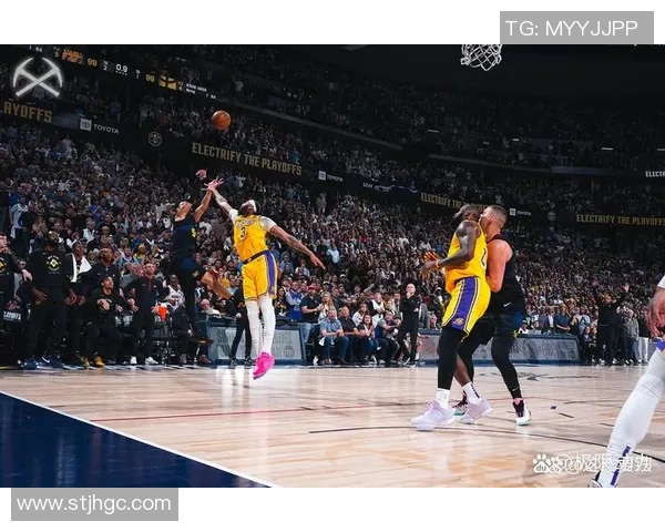 2011年季后赛湖人对小牛第四场激战回顾与精彩瞬间解析